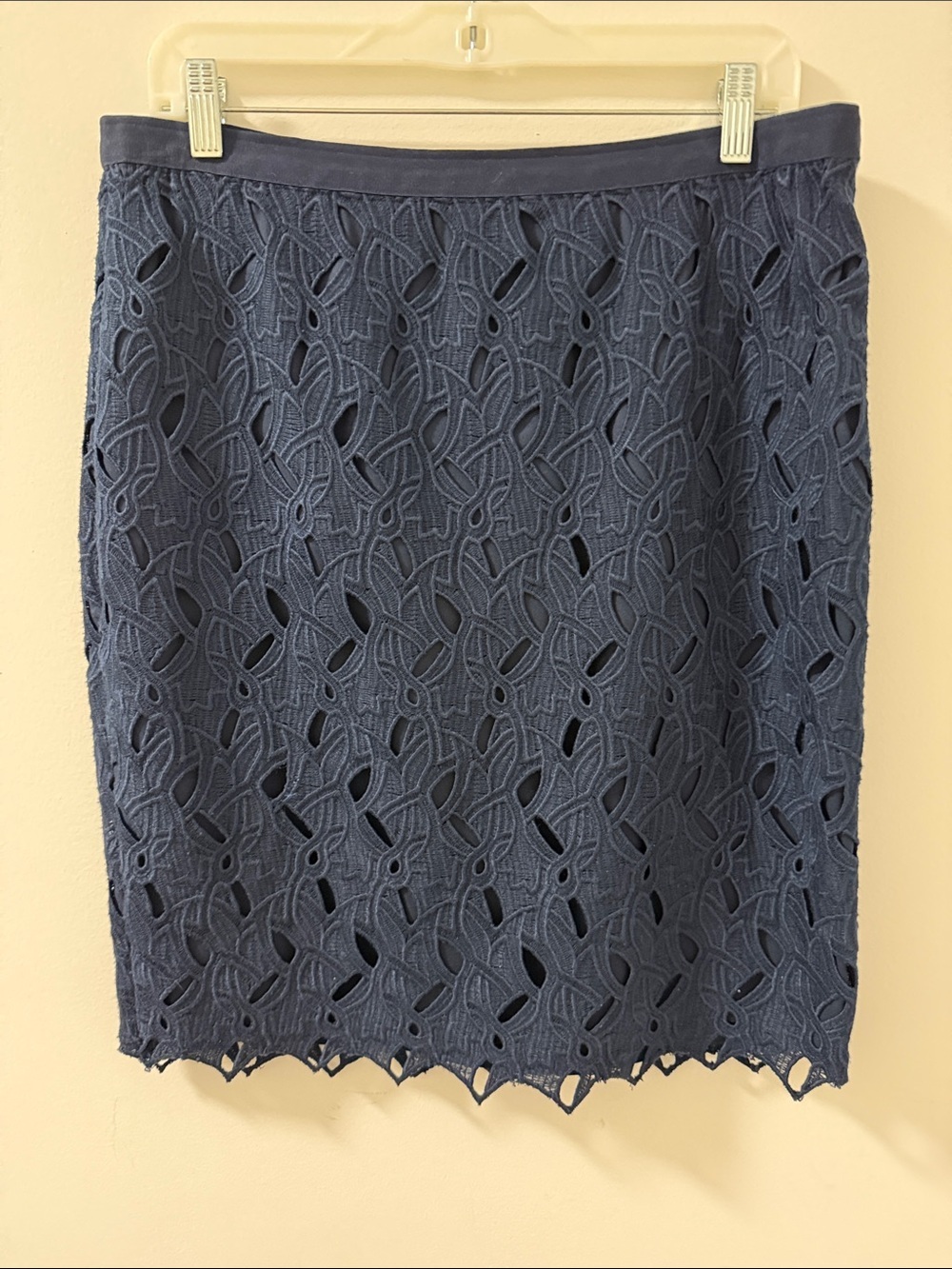 Elie Tahari Luxe Crochet Lace Navy Blue Women’s Skirt. Size 12.